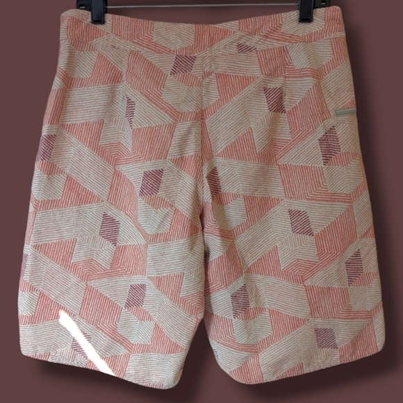 Patagonia Men's Pink Coral Geometric Stripe Wavefarer Boardshorts Swim Surf - Picture 2 of 10